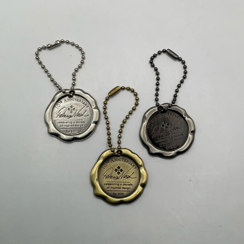 🩶 NEW 🩶Patricia Nash 10th Anniversary Medallion Coin - Signature Brushed Nickel - Picture 4 of 4